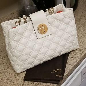 Kate spade purse with dust bag color is off white